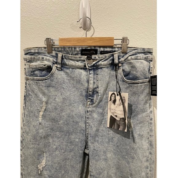 KENDALL + KYLIE The Icon High Rise Distressed Straight Leg Jeans - Picture 5 of 7